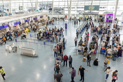 &laquo;Спят на полу&raquo;: туристка из РФ рассказала о ситуации в аэропорту Пхукета