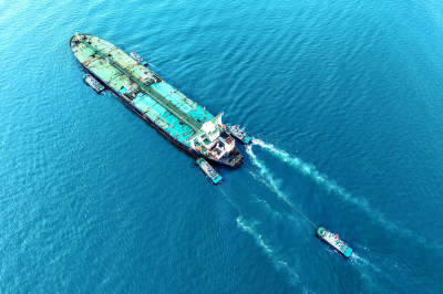 После взрыва на&nbsp;танкере у&nbsp;Кувейта в&nbsp;Персидском заливе произошла утечка нефти