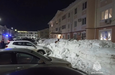 В Куюках при сходе снежной &laquo;лавины&raquo; с крыши дома никто не пострадал