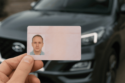 Казахстанцев предостерегли от покупки международных водительских удостоверений