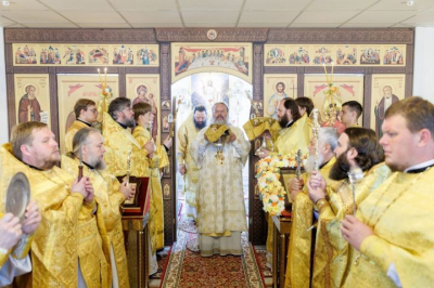 В Челнах освятили временный Воскресенский храм для будущего собора