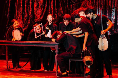 Молодежный театр из ВКО представил на своих первых гастролях постановку про лудоманию