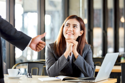 Как принимать комплименты: учимся не краснеть и не мямлить в ответ сем