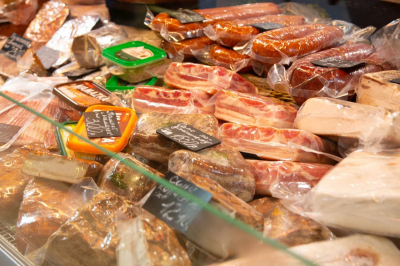 Российский тревел-блогер рассказал о продуктовом изобилии в Казахстане