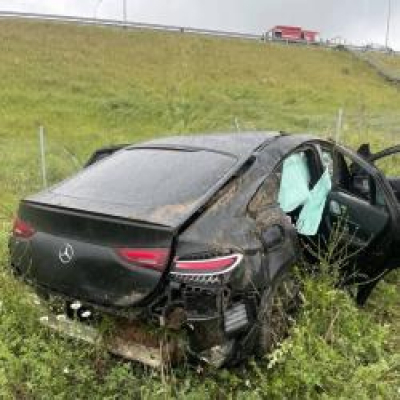 Mercedes вылетел с платной трассы в Татарстане, водитель погиб (ФОТО)