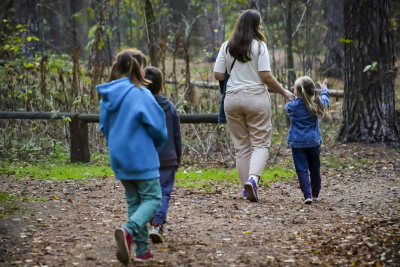 Иркутские депутаты помогут матерям-героиням получить бесплатные участки земли