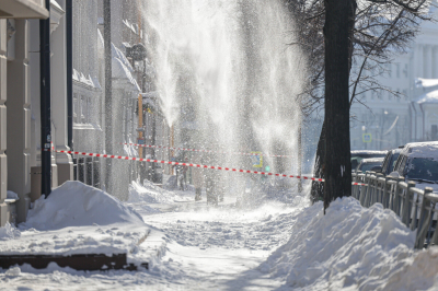 Татарстанцев предупредили о&nbsp;сходе снега и&nbsp;наледи с&nbsp;крыш из-за потепления