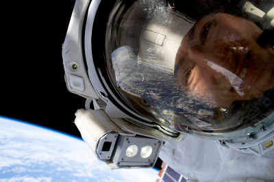 NASA: на Марсе сняли неизвестные многоугольные структуры, похожие на соты