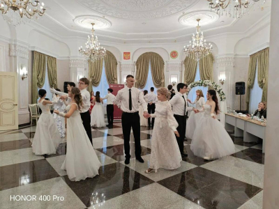 В ЗАГСе Лениногорска на студенческом балу выбрали короля и королеву