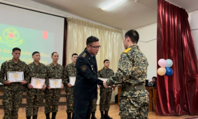 В Уральске военнослужащим Нацгвардии вручены государственные образовательные гранты