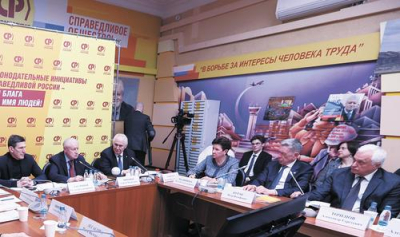 Со-ратники и со-работники со-брались вместе