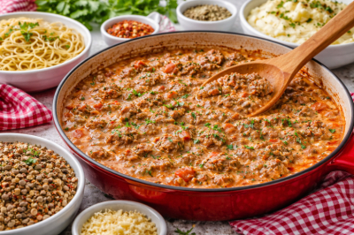 Соус-подлива из фарша и сливок ко всему на свете: к макаронам, пюре и гречке &mdash; невероятно вкусный и густой