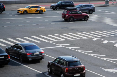 Власти РФ рассмотрят введение программ обучения для праворульных авто