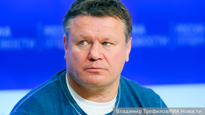 Патриарх Кирилл освятил пасхальные куличи в храме Христа Спасителя