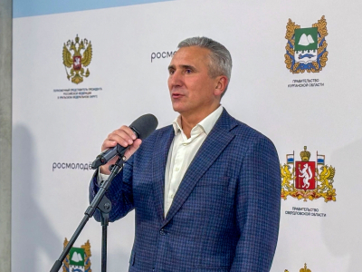 Александр Моор поздравил со столетним юбилеем ветерана ВОВ Марса Плоскова